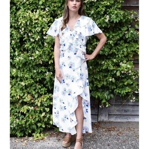 Never A Wallflower Selina Dress Bubble Floral Large White Blue V Neck Slit Maxi